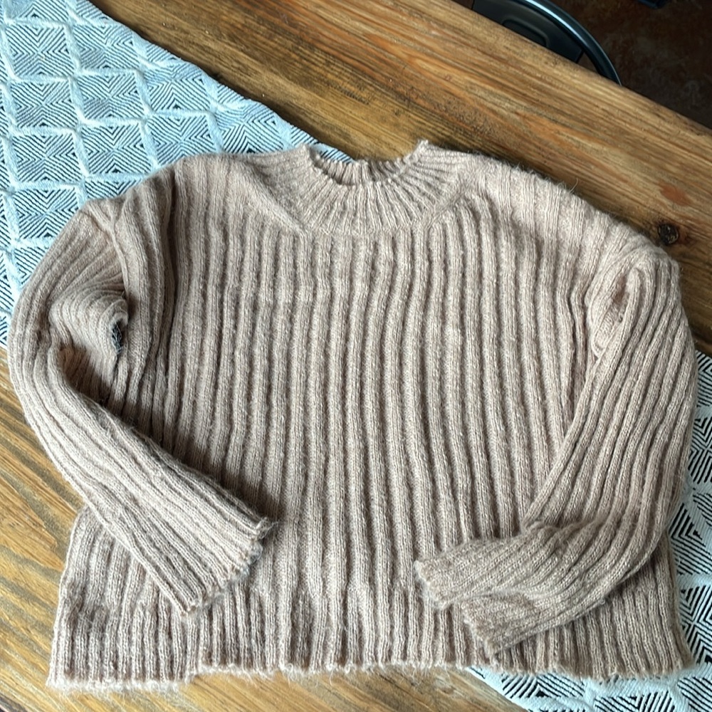 Freepeople oversized (baggy) tan sweater. In fantastic shape.